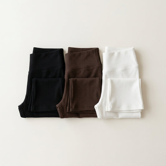 Leggins Bota Campana Cup · paga 1 lleva 2 · cintura alta efecto push-up · 3 colores (negro, café, blanco) · talla única · imagen de perfil