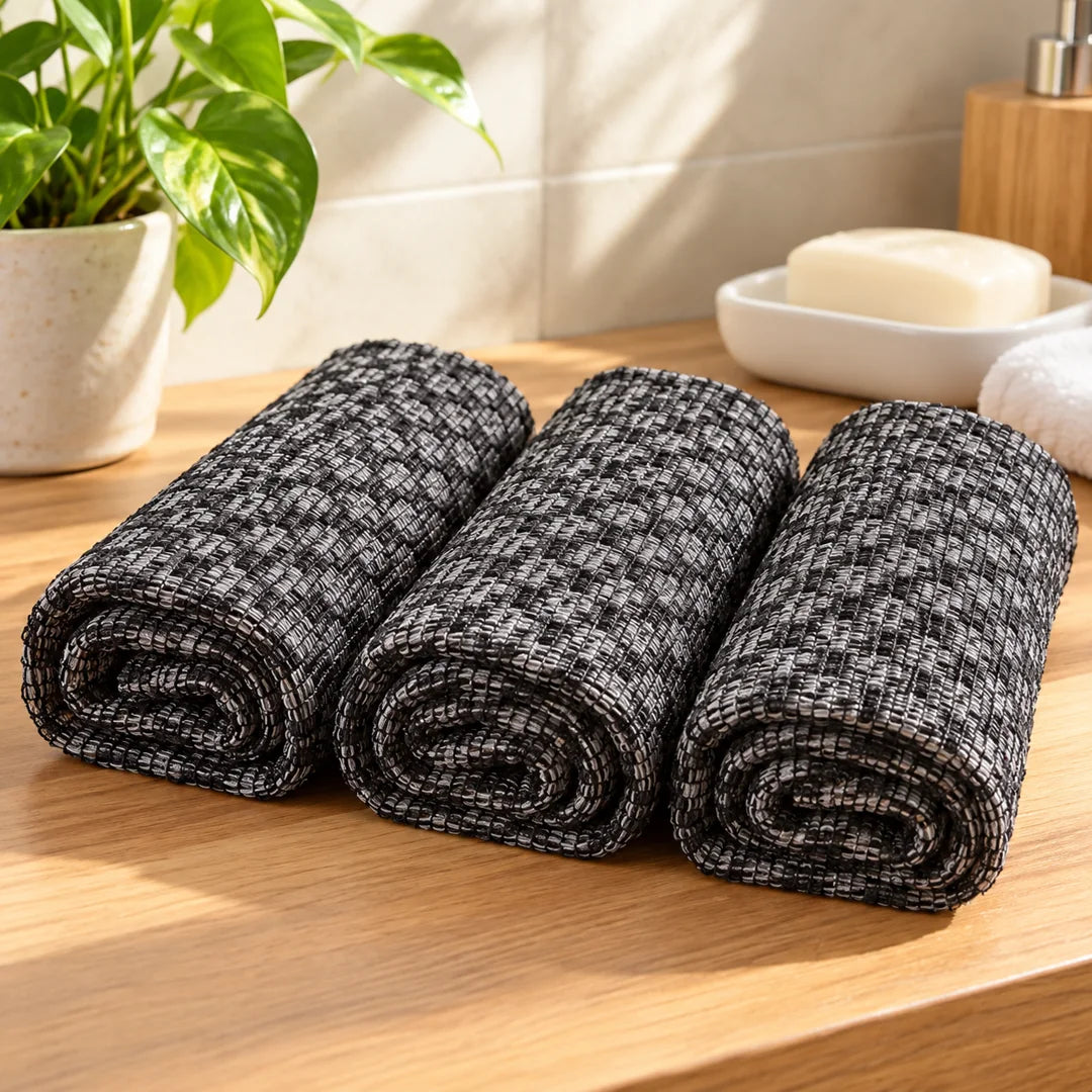 Set de 3 toallas exfoliantes coreanas enrolladas en el baño