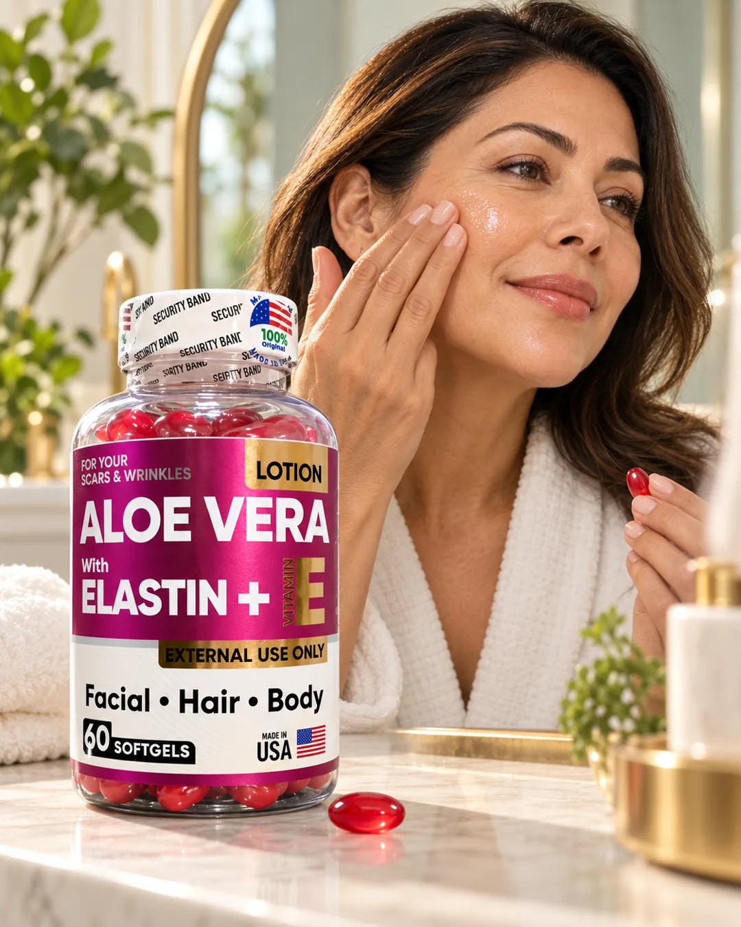 Mujer aplicando la loción en el rostro