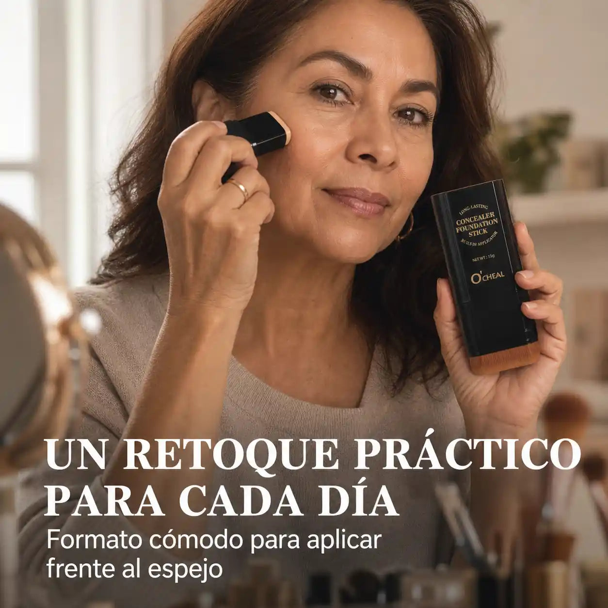 Mujer adulta aplicando la base O'Cheal en barra