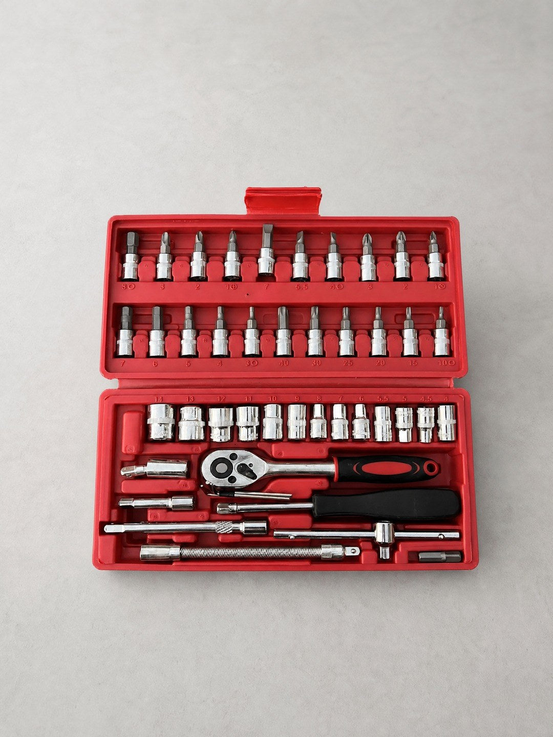 Juego de copas y ratchet 46 piezas en estuche